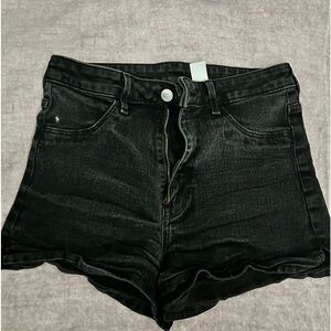 • black h&m jean shorts